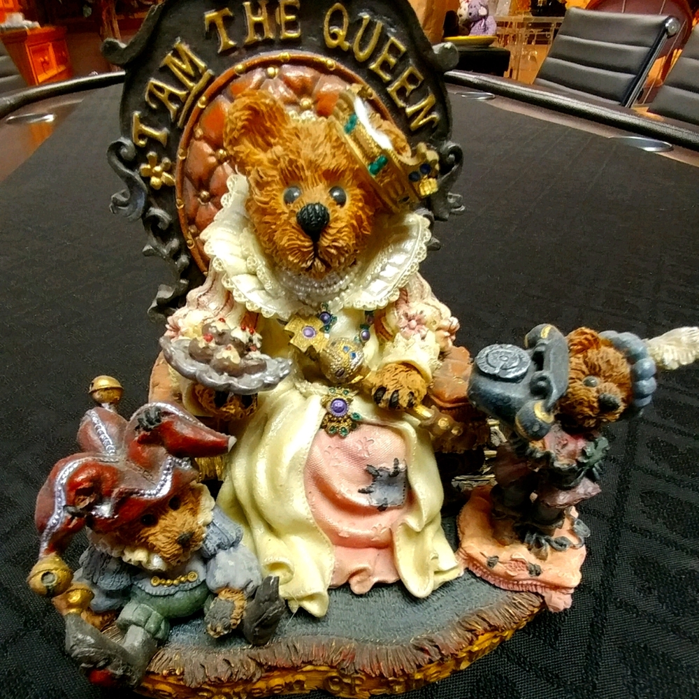 Boyd's Bears & Friends Sculpture
